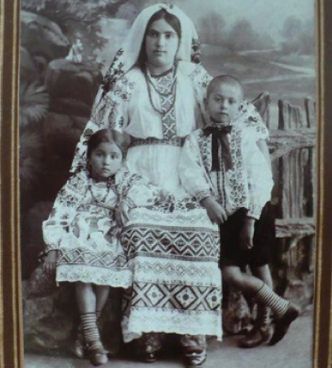 Дивіться, які вишиванки носили на Донбасі понад 100 років тому (фото)